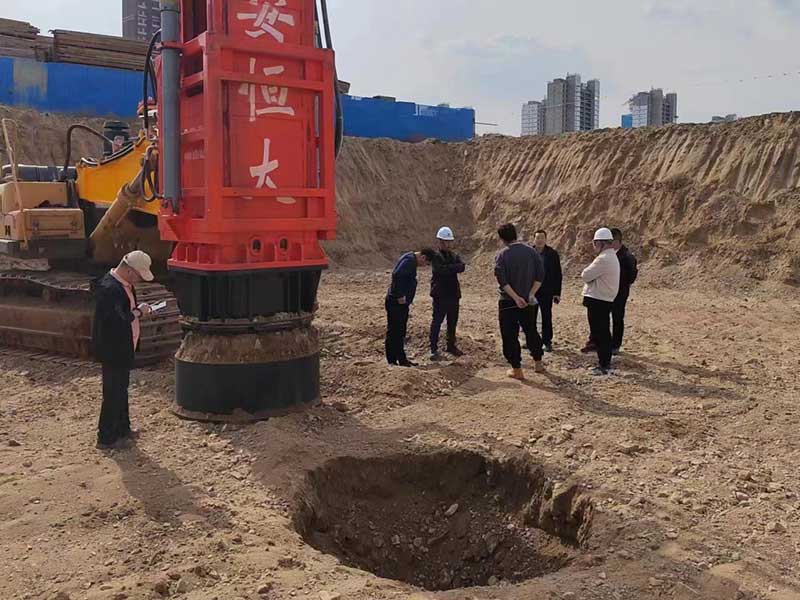 HC150千焦高速液壓夯實機在江蘇南京萬科城樓盤房建基礎地基夯實 HC150千焦高速液壓夯實機在江蘇南京萬科城樓盤房建基礎地基夯實